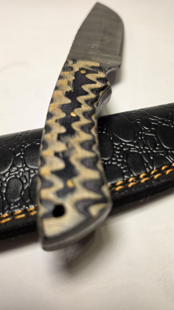 Damascus knife 