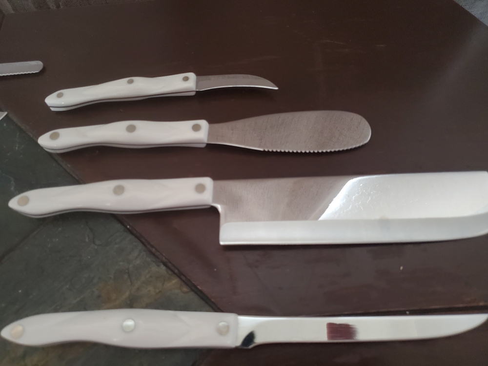 Cutco 32 piece Ultimate Set - Pearl White handles