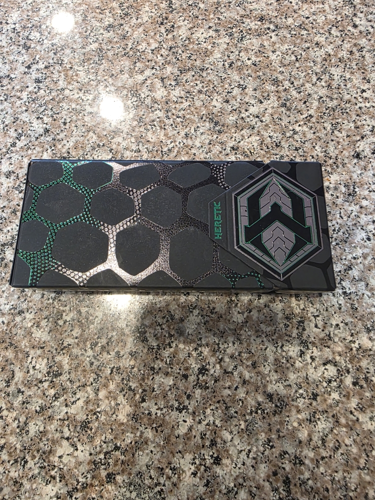 BNIB HERETIC MEDUSA MANUAL EXCLUSIVE
