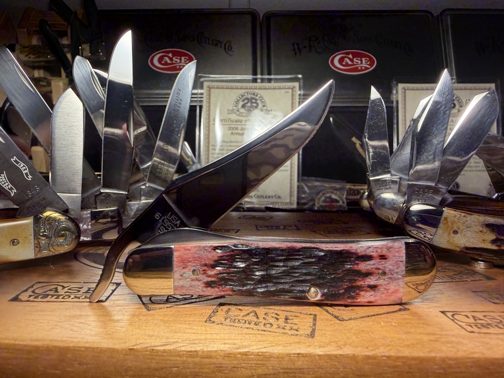 Case cranberry silver script russlock 