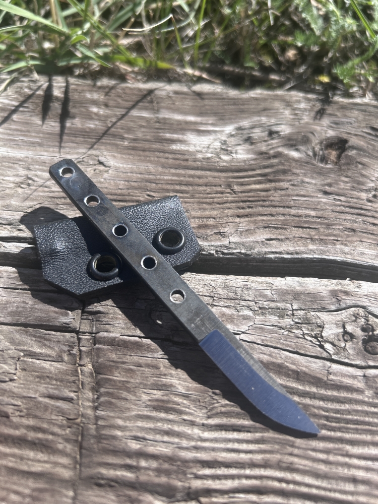 Mini scalpel neck knife