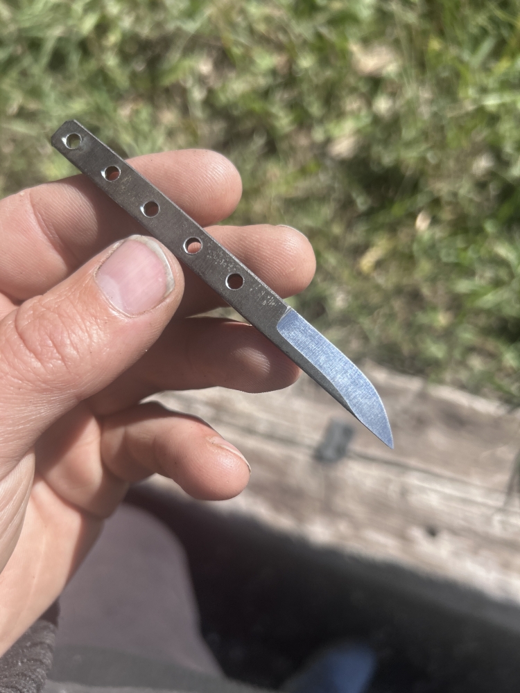 Mini scalpel neck knife
