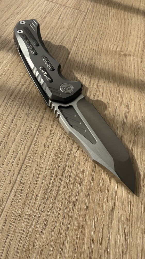 Miguron NAGAIN - Satin Blade - M390 / DARK Gray PVD Titanium Handle