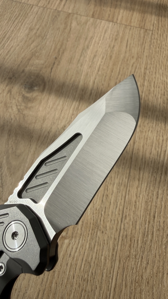 Miguron NAGAIN - Satin Blade - M390 / DARK Gray PVD Titanium Handle