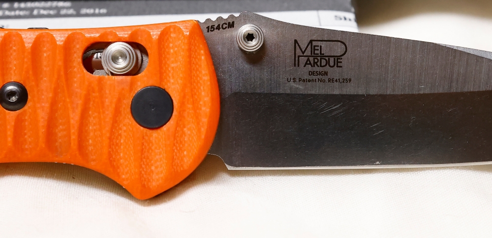 BENCHMADE 551 GRIPTILIAN in hard to find PUTMAN orange G10 scales with satin blade of 154CM