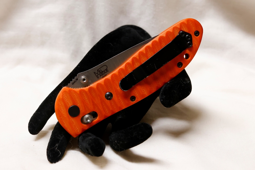 BENCHMADE 551 GRIPTILIAN in hard to find PUTMAN orange G10 scales with satin blade of 154CM