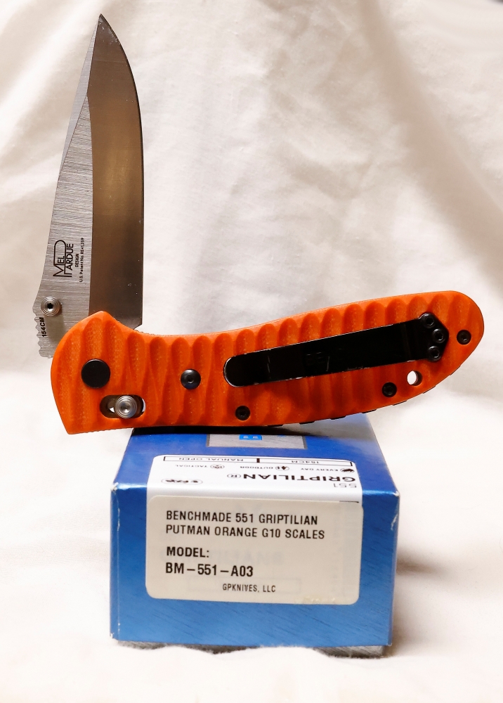 BENCHMADE 551 GRIPTILIAN in hard to find PUTMAN orange G10 scales with satin blade of 154CM