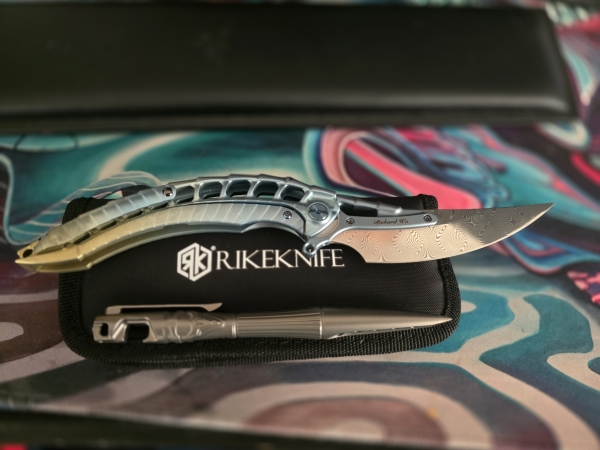 Limed Edition: Alien 4 + Pen