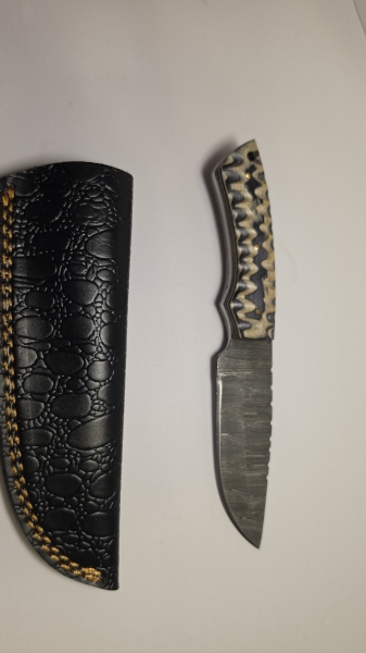 Damascus knife 