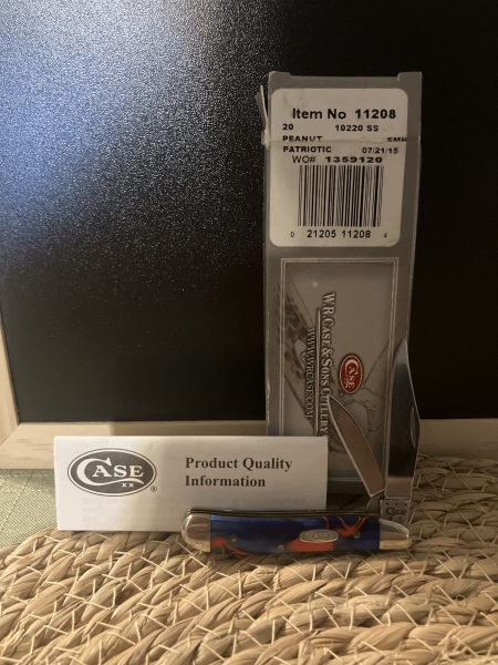 CASE KNIFE PEANUT PATRIOTIC BRAND NEW IN ORIGINAL BOX