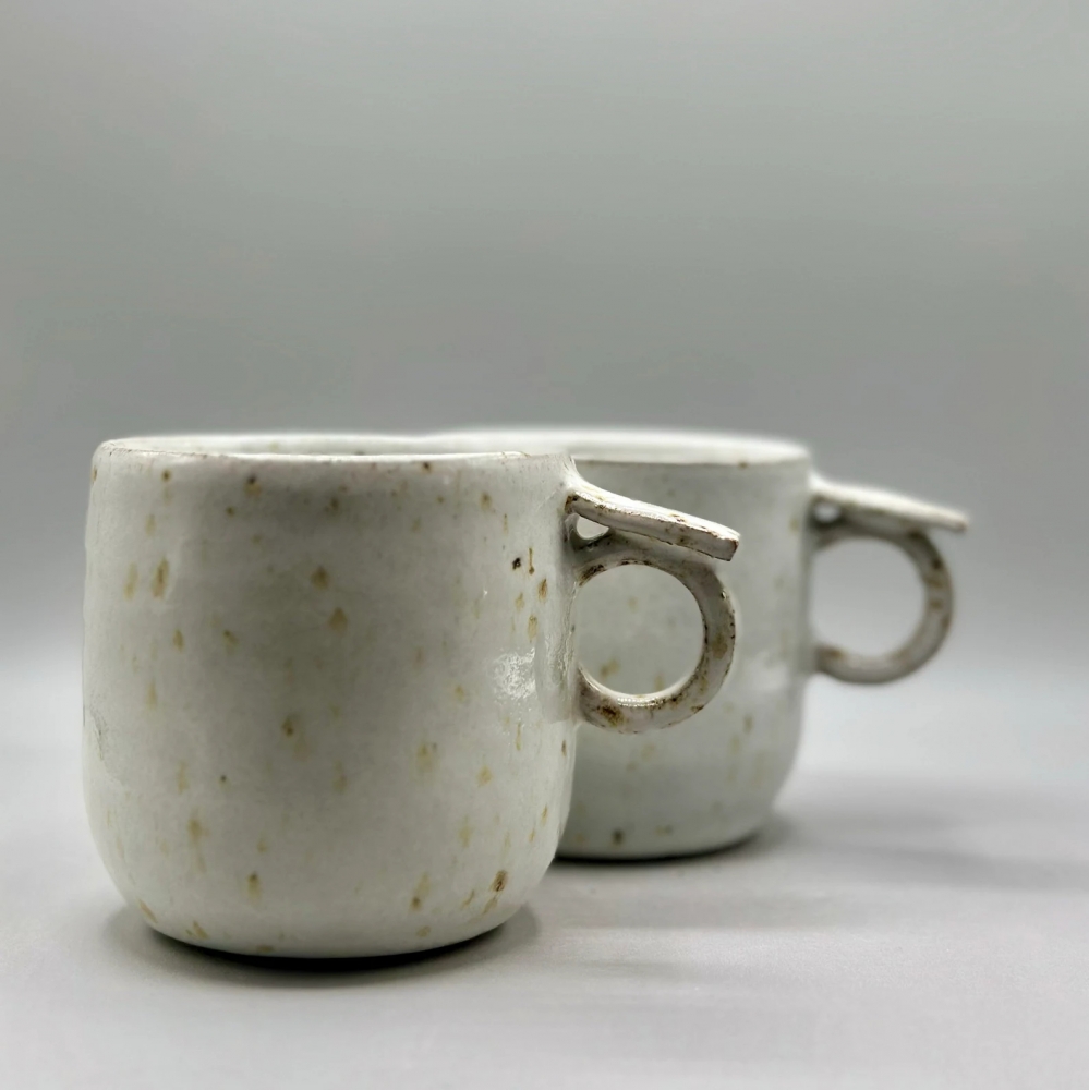 Ergonomic Grip ceramic mugs