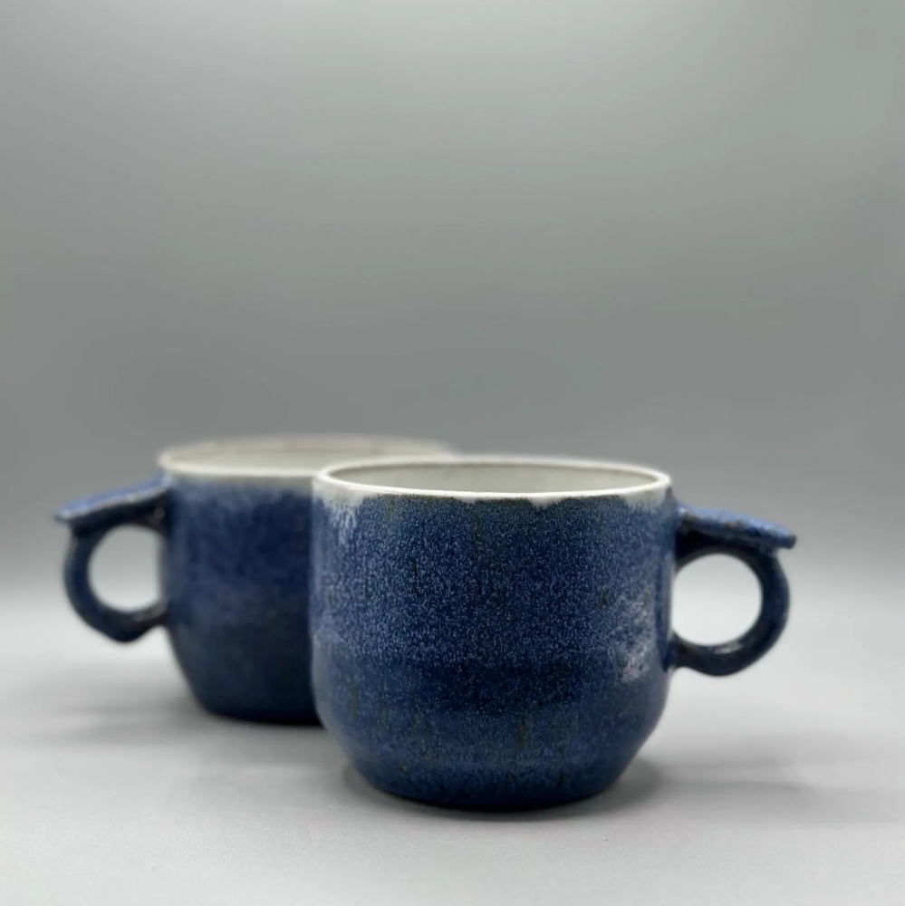 Ergonomic Grip ceramic mugs