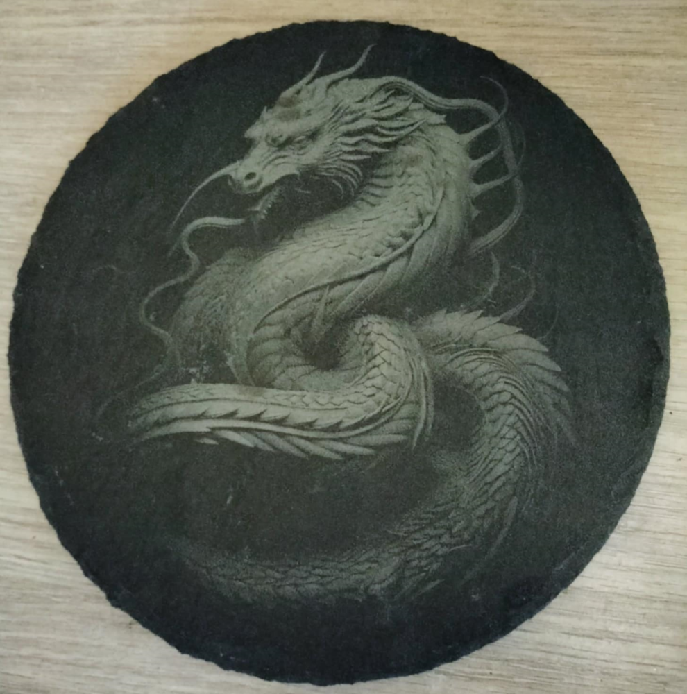 Dessous de plat en ardoise gravée Dragon