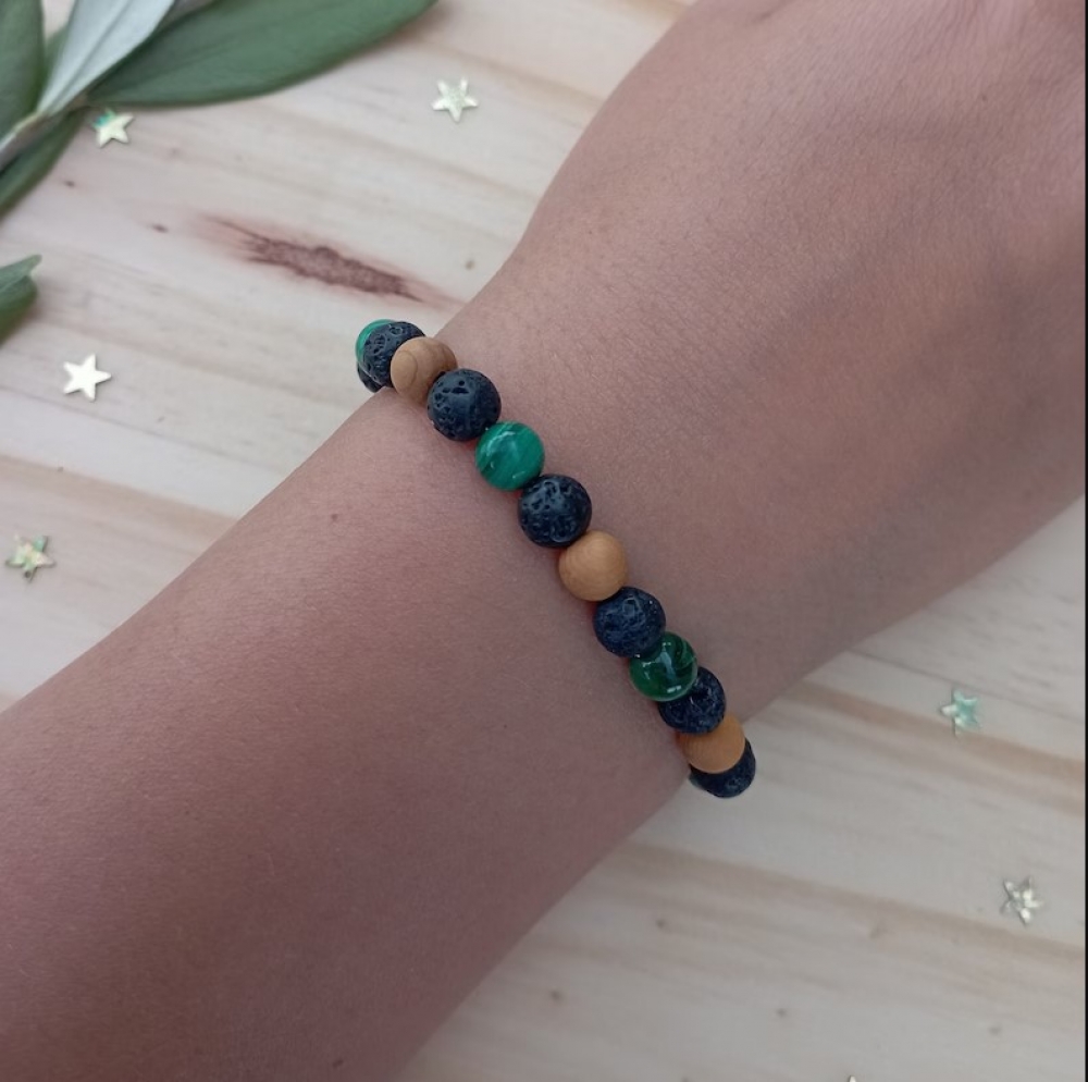  Bracelet enfant en malachite, lave et bois. Confiance en soi- apaisement . ✨ Livraison offerte 