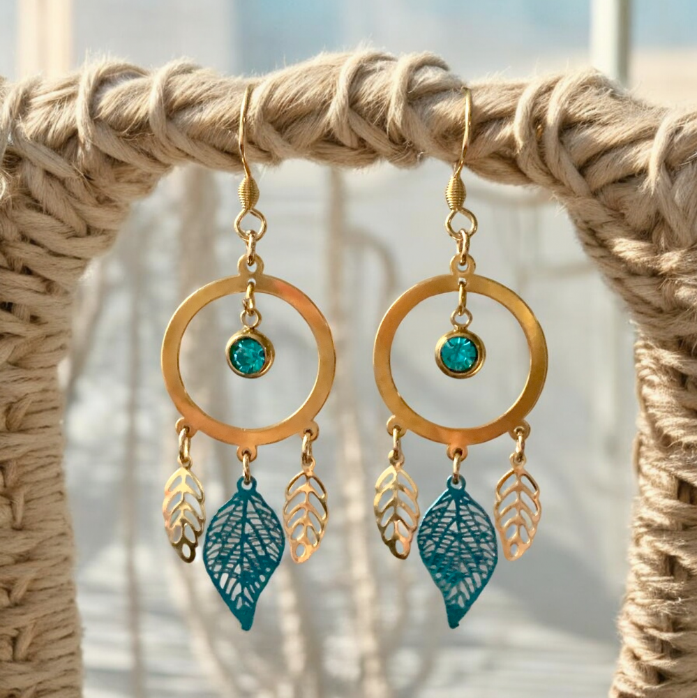 Boucles d'oreilles bohème chic feuilles bleu et or 