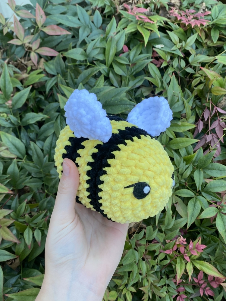 Abeille au crochet