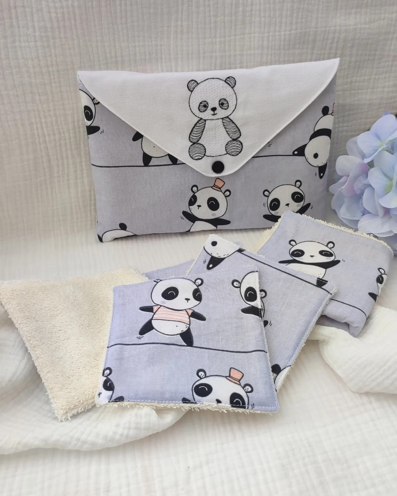 Pochette brodée animaux avec ses lingettes et sa débarbouillette