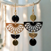 Boucles d'oreilles bohème chic dépareillées asymétriques noires et dorées