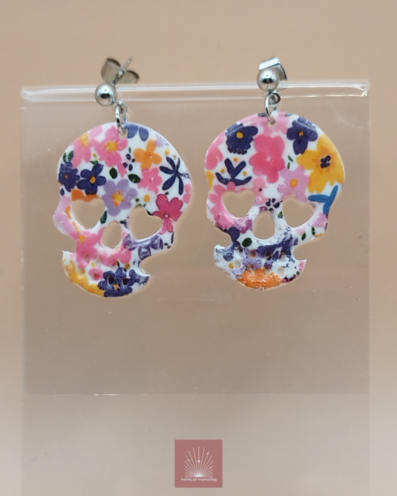 Boucles d'oreilles, tête de mort, skull, fleurs, printemps, polymère, vernis