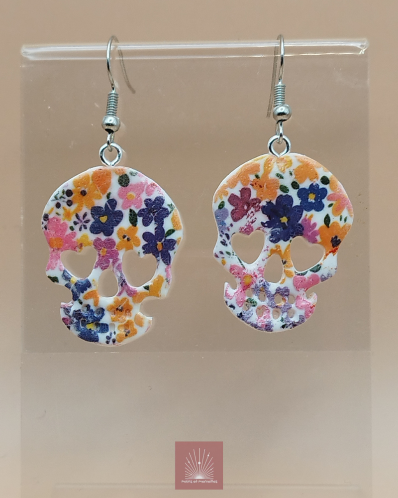 Boucles d'oreilles, tête de mort, skull, fleurs, printemps, polymère, vernis