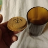 Pot en verre et couvercle en bois