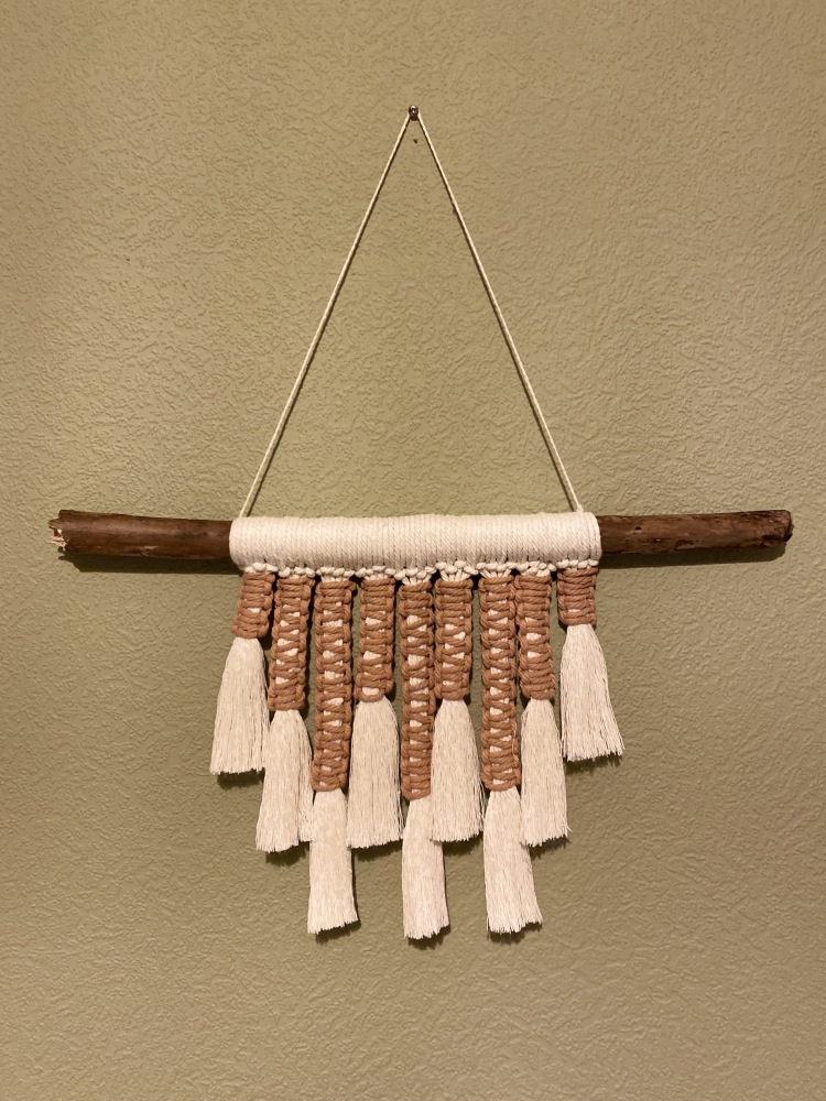 Suspension Murale en Macramé – Harmonie Bohème en Beige et Terracotta