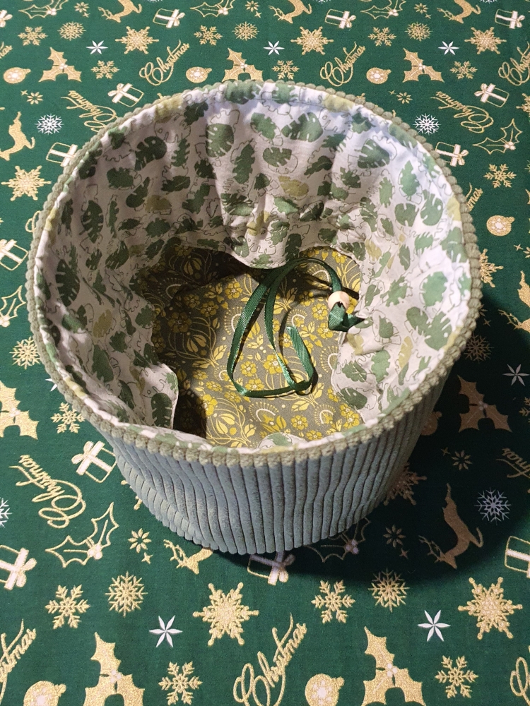 Trousse de toilette ronde et ses lingettes démaquillantes 