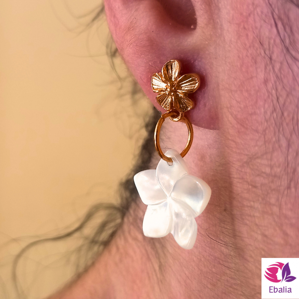 Boucles d'oreilles fleur de nacre et or