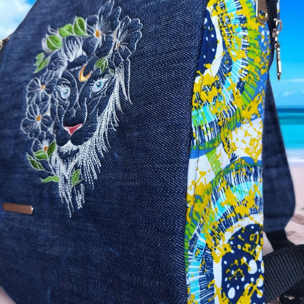 Sac à dos broderie lion