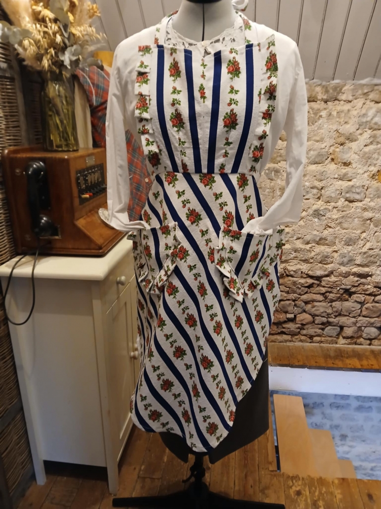 tablier vintage d'après modèle de 1951