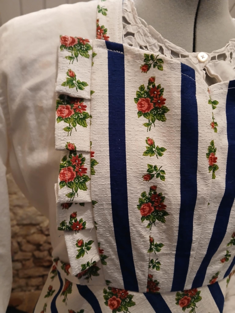tablier vintage d'après modèle de 1951