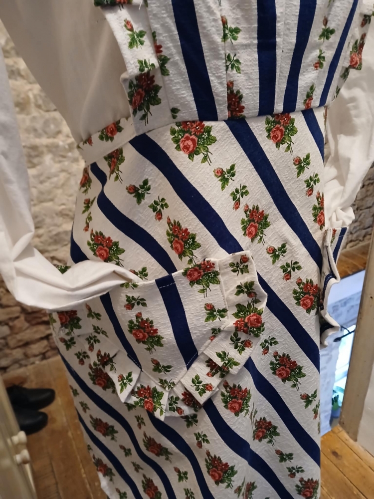tablier vintage d'après modèle de 1951
