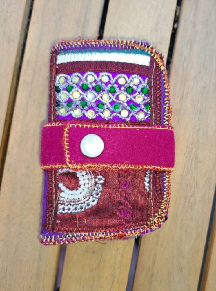 Mini carnet en tissu coloré – Range-aiguilles upcyclé, unique et pratique