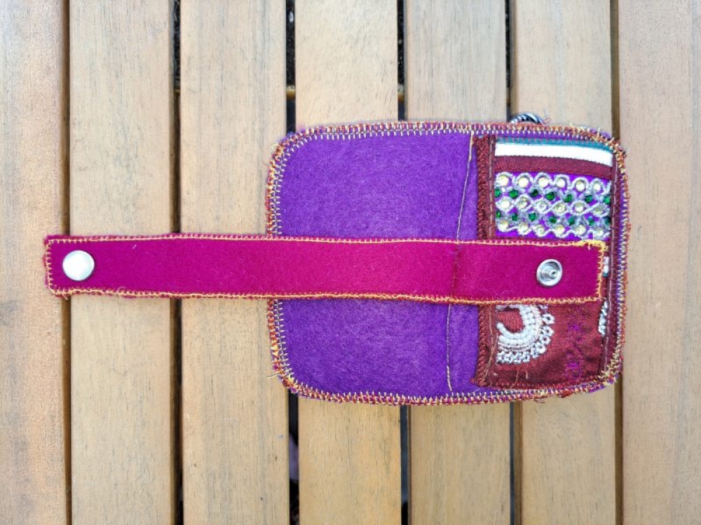 Mini carnet en tissu coloré – Range-aiguilles upcyclé, unique et pratique