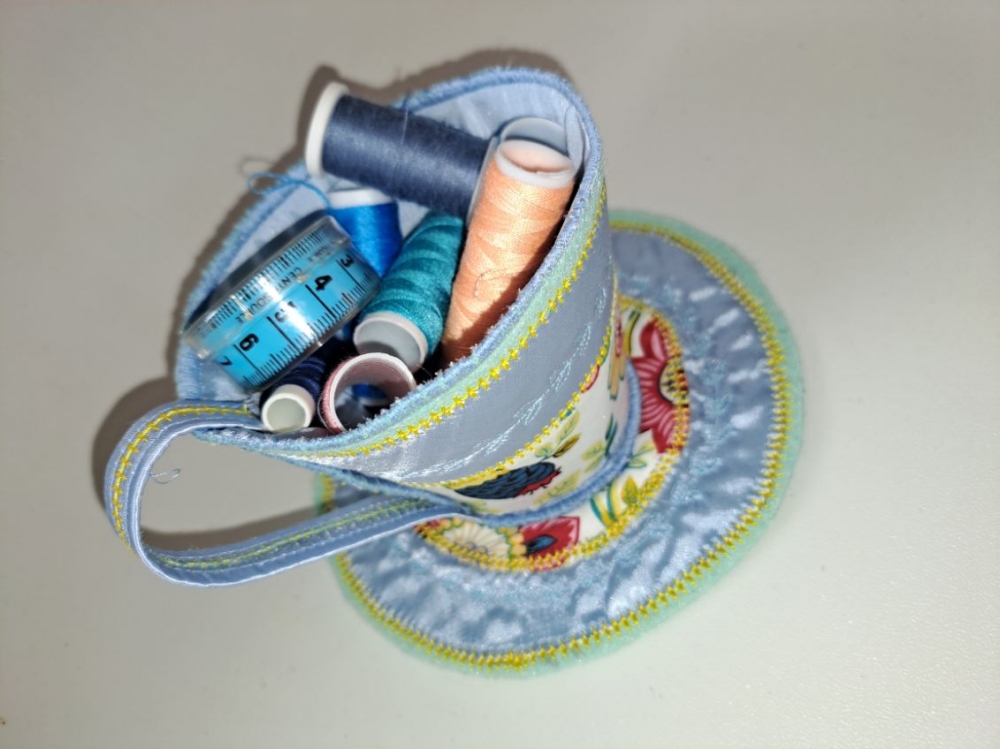 Range-bobines en forme de tasse – Accessoire upcyclé plein de charme pour couturière