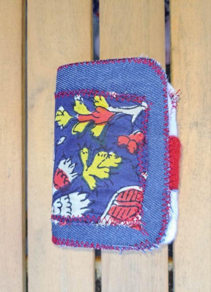 Mini carnet en tissu coloré – Range-aiguilles upcyclé, unique et pratique