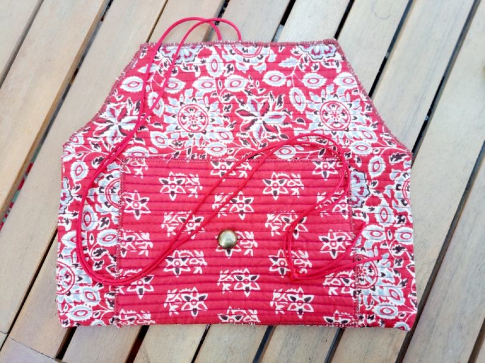 Pochette en tissu upcyclé pour livre – œuvre unique pour amoureux de la lecture