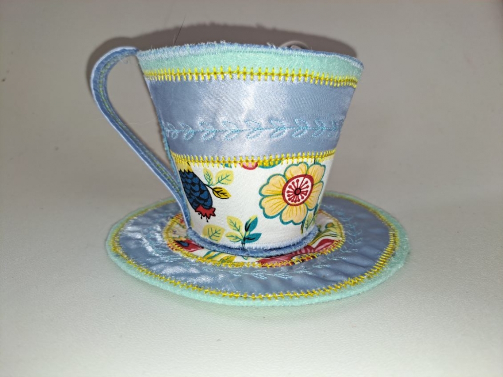 Range-bobines en forme de tasse – Accessoire upcyclé plein de charme pour couturière