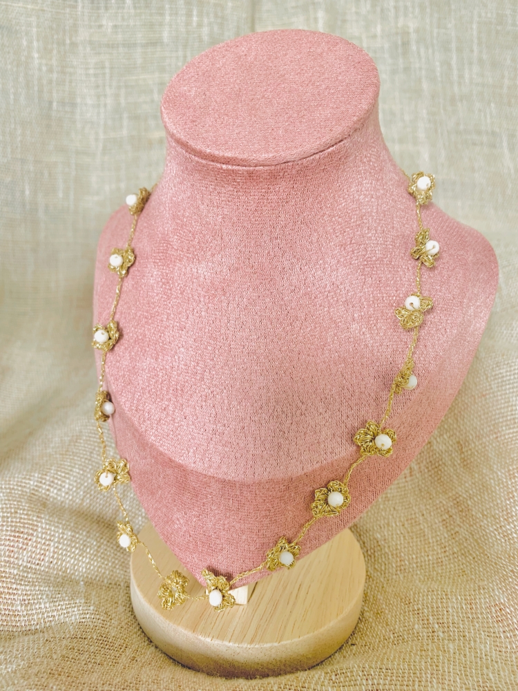Collier Sandra en crochet.