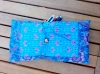 Pochette en tissu upcyclé pour livre – œuvre unique pour amoureux de la lecture