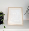 Broderie upcyclée – Création unique en tissus et fils de récupération, encadrée