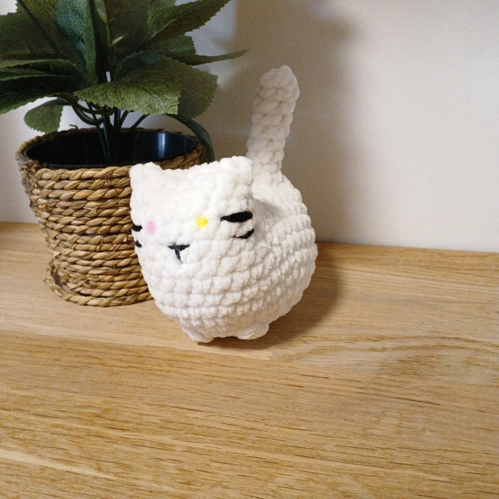 Peluche chat blanc