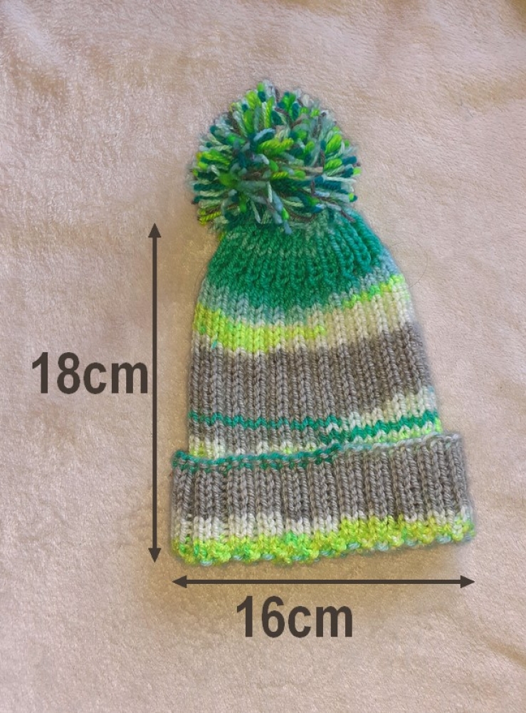 Bonnet pour enfant avec un pompon 