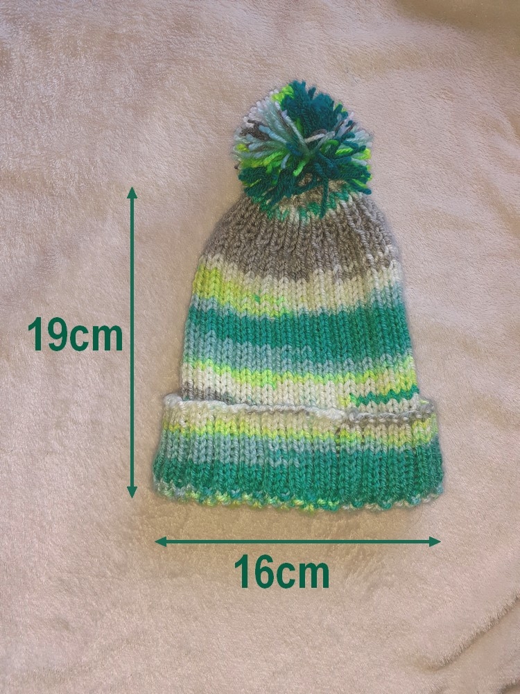 Bonnet pour enfant avec un pompon 