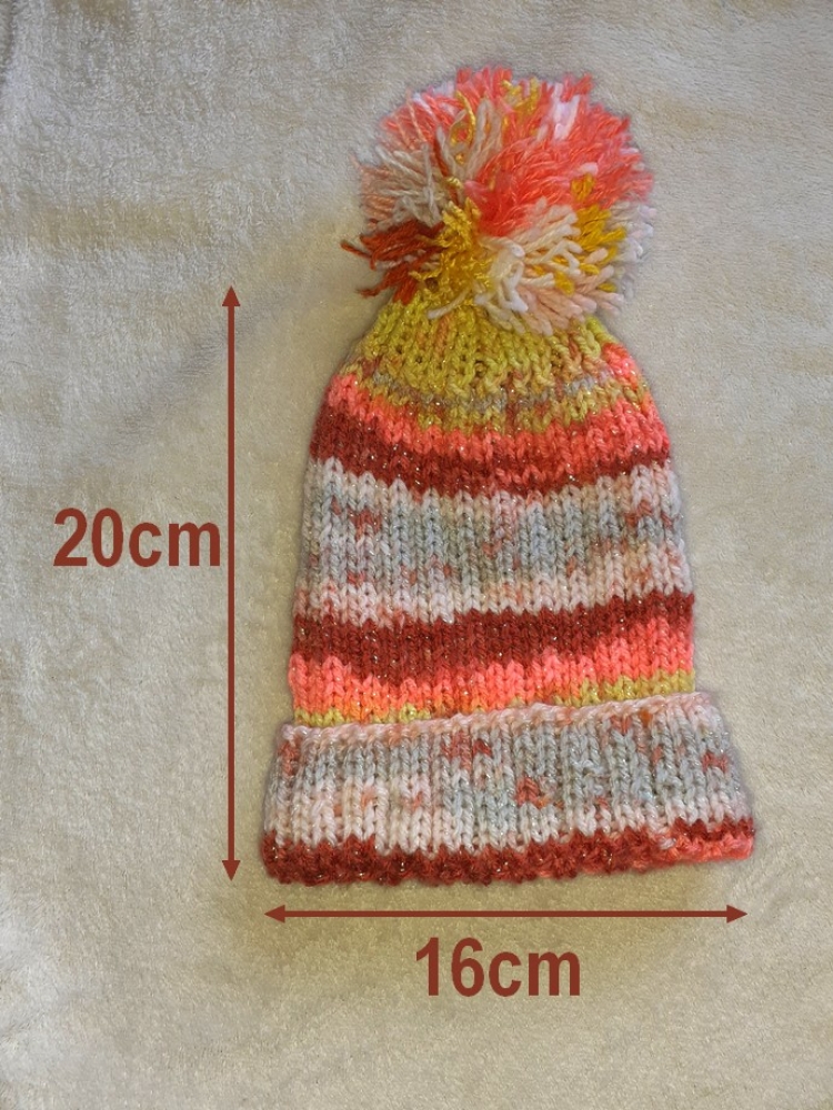 Bonnet pour enfant avec un pompon 