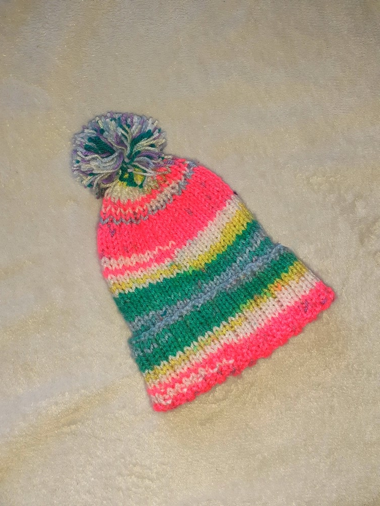 Bonnet pour enfant avec un pompon 