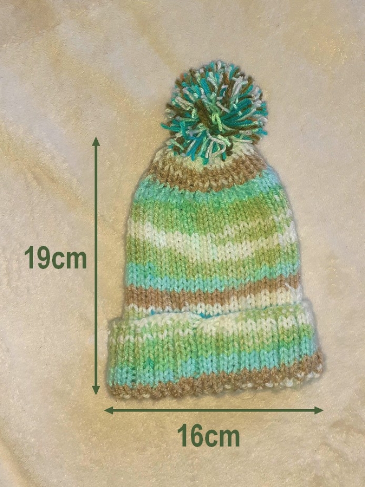 Bonnet pour enfant avec un pompon 