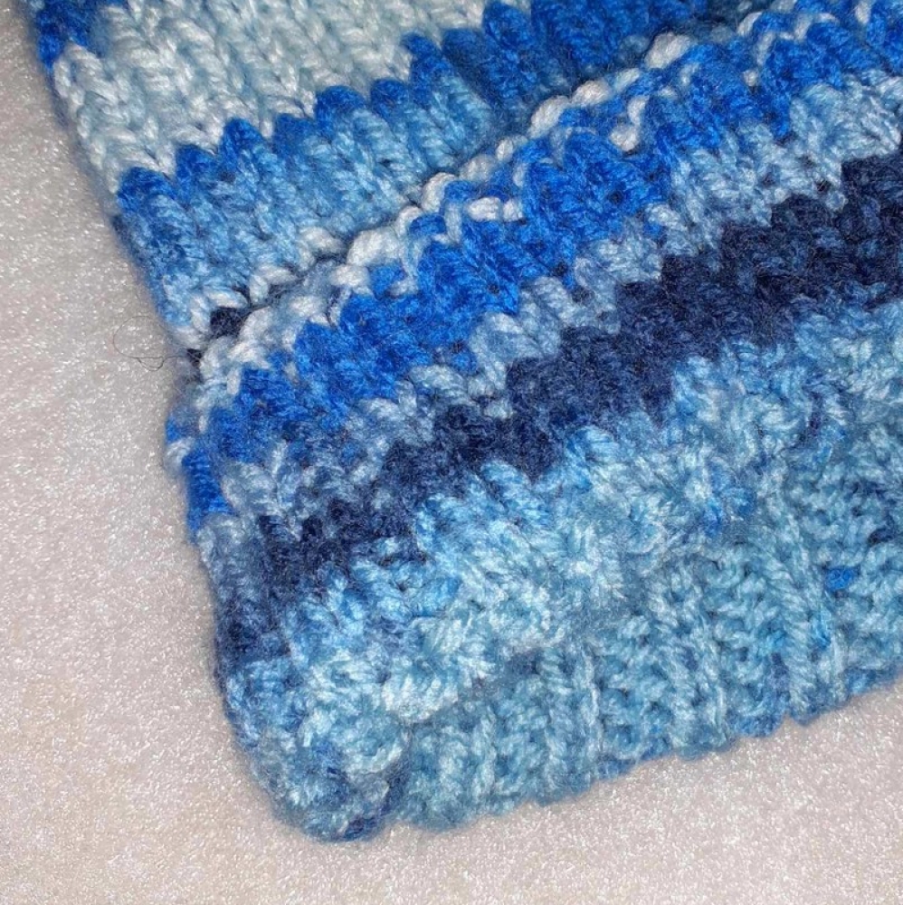 Bonnet pour enfant avec un pompon 