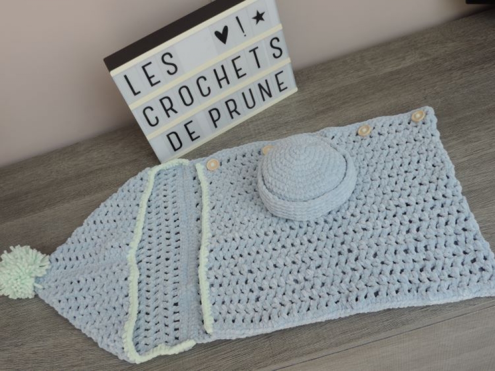 Cocon de naissance au crochet et son bonnet