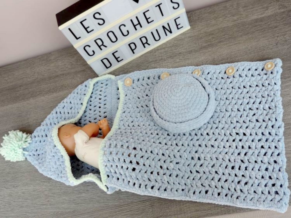 Cocon de naissance au crochet et son bonnet